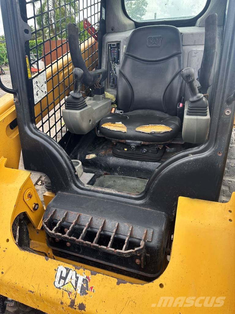 CAT 259 D3 스키드로더