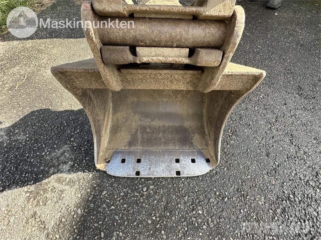 Takuchi TB016 Kāpurķēžu ekskavatori