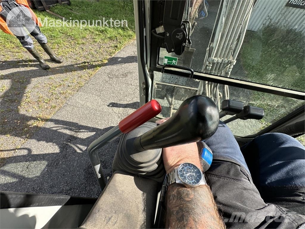 Takuchi TB016 Kāpurķēžu ekskavatori