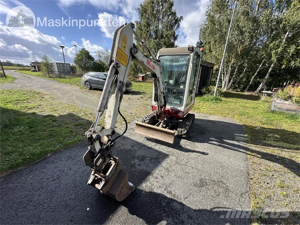 Takuchi TB016 Kāpurķēžu ekskavatori