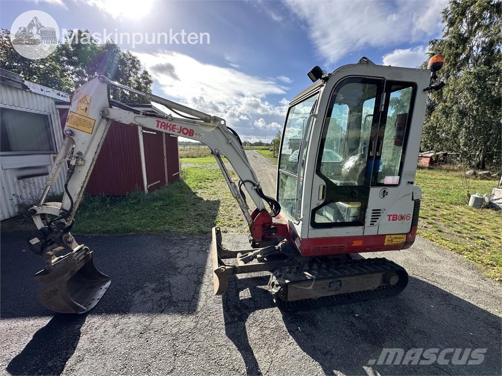 Takuchi TB016 Kāpurķēžu ekskavatori