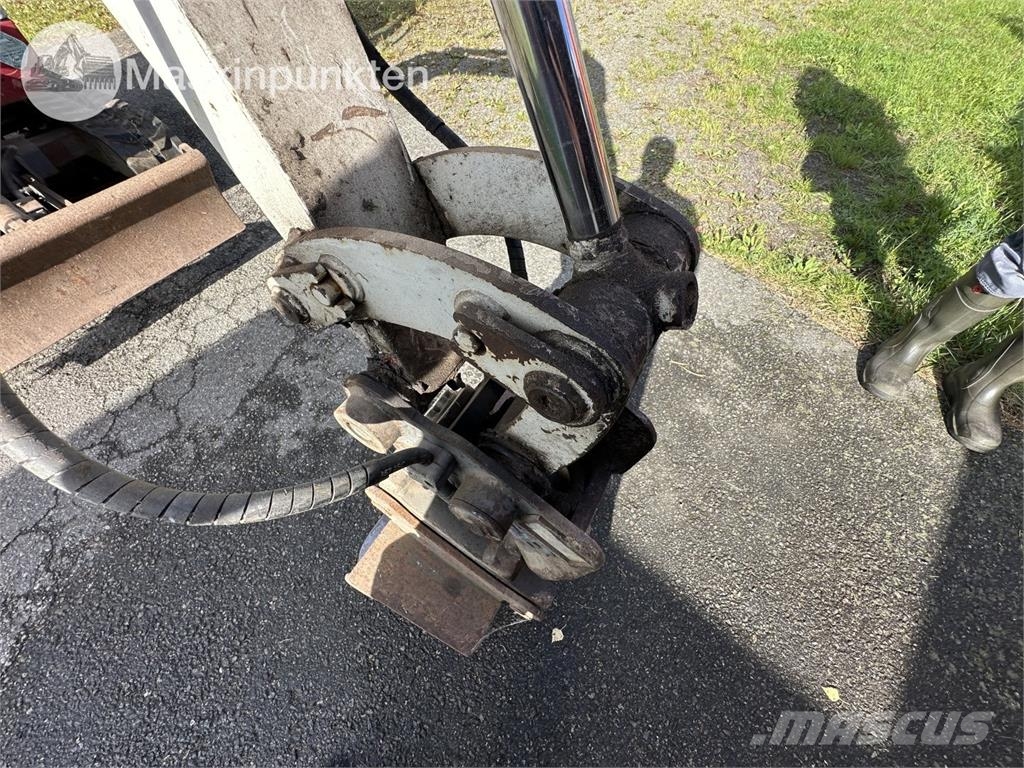Takuchi TB016 Kāpurķēžu ekskavatori