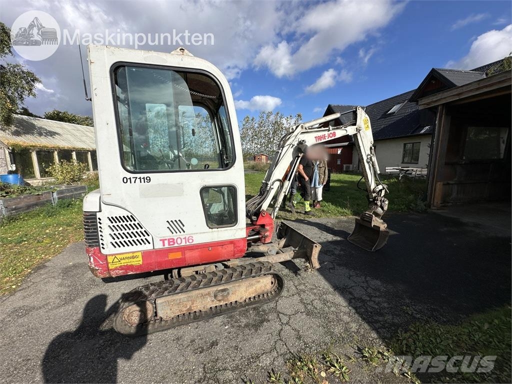 Takuchi TB016 Kāpurķēžu ekskavatori