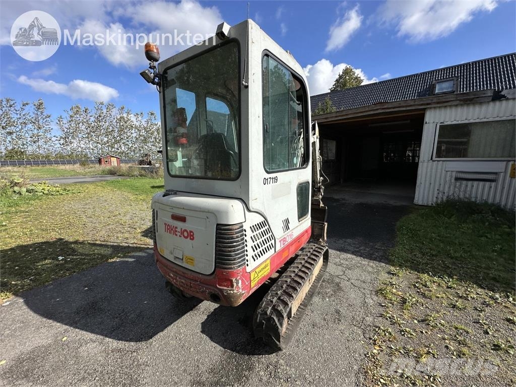 Takuchi TB016 Kāpurķēžu ekskavatori