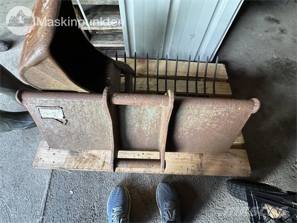 Takuchi TB016 Kāpurķēžu ekskavatori