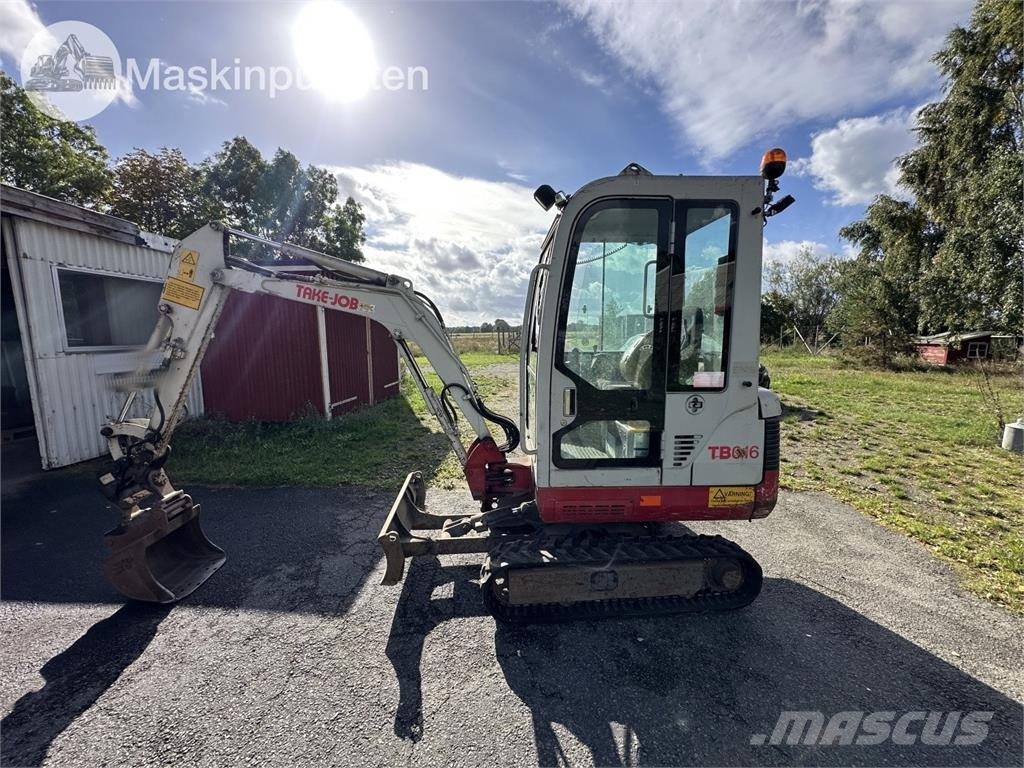 Takuchi TB016 Kāpurķēžu ekskavatori