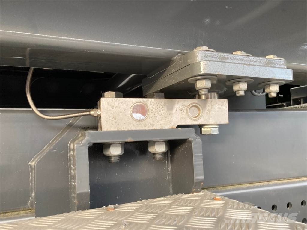 Annaburger MB AROCS 3345 mit Annaburger AW 18.04 Mestverspreider