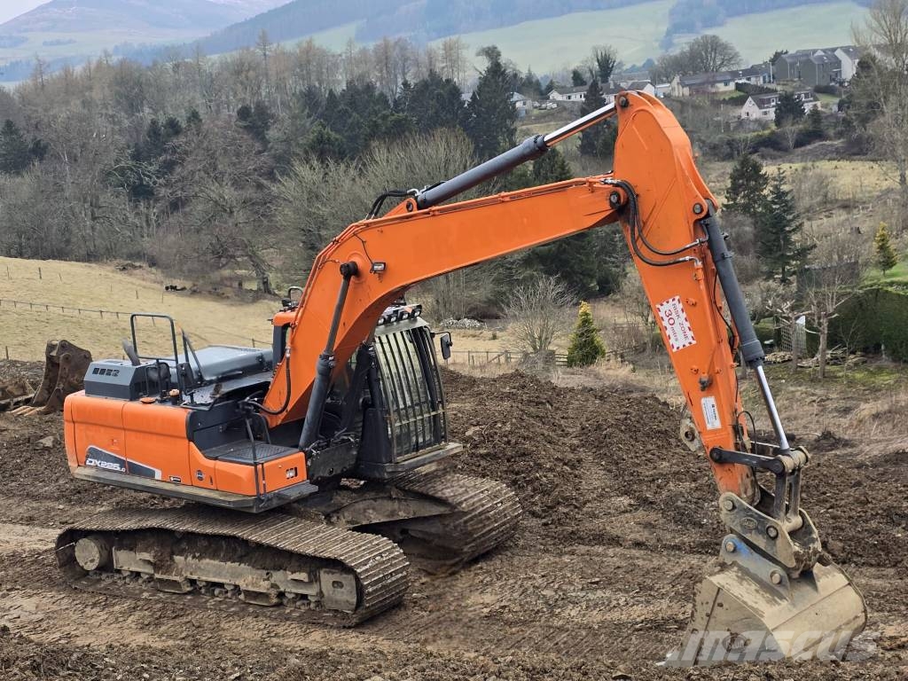 Doosan DX 225 LC Gravemaskiner på larvebånd