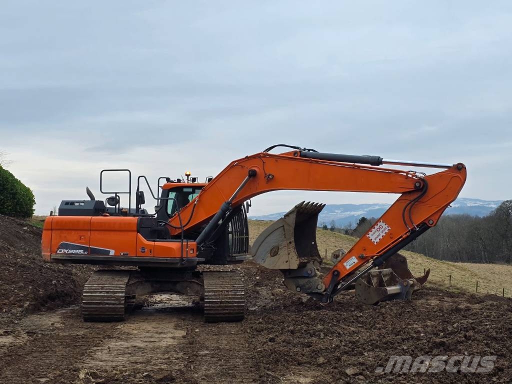 Doosan DX 225 LC Gravemaskiner på larvebånd