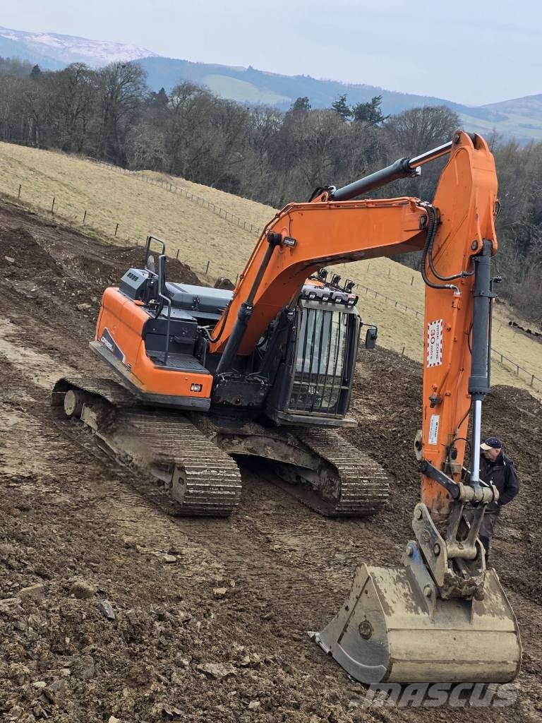 Doosan DX 225 LC Gravemaskiner på larvebånd