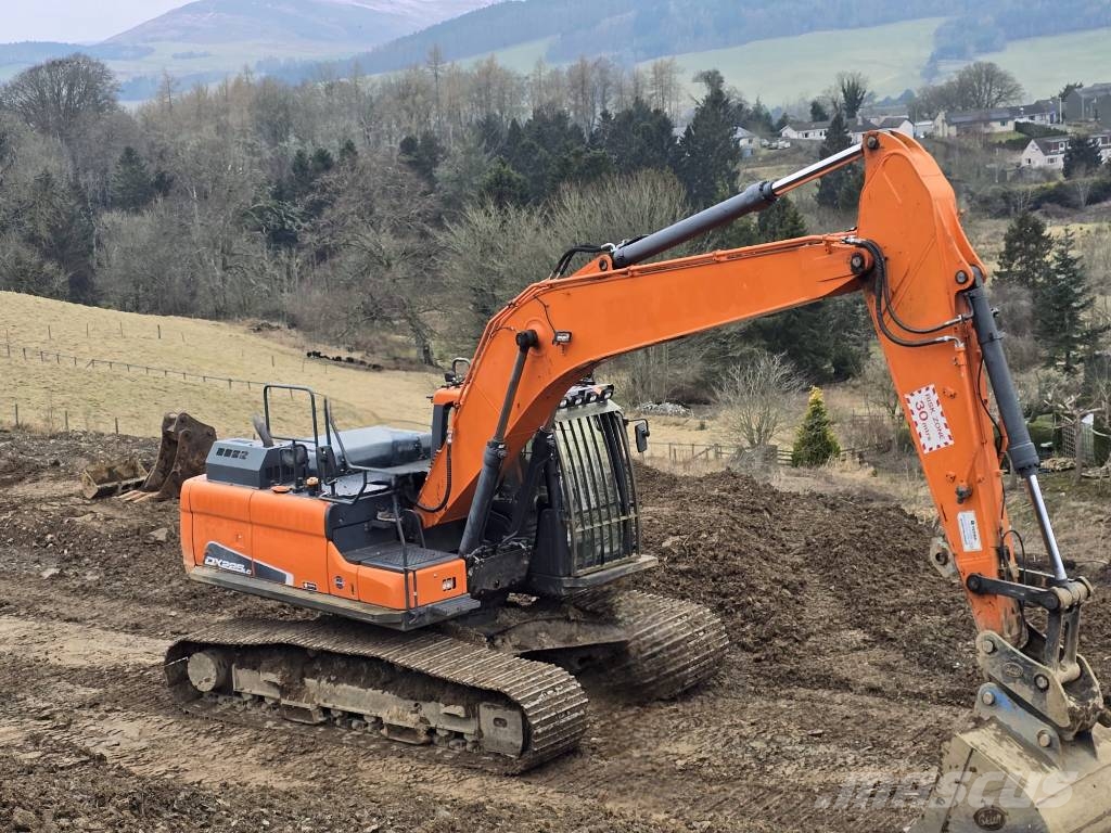 Doosan DX 225 LC Gravemaskiner på larvebånd