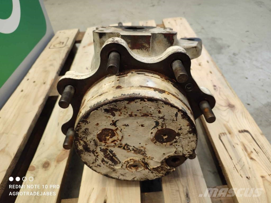 New Holland LB110 portal axle Осі