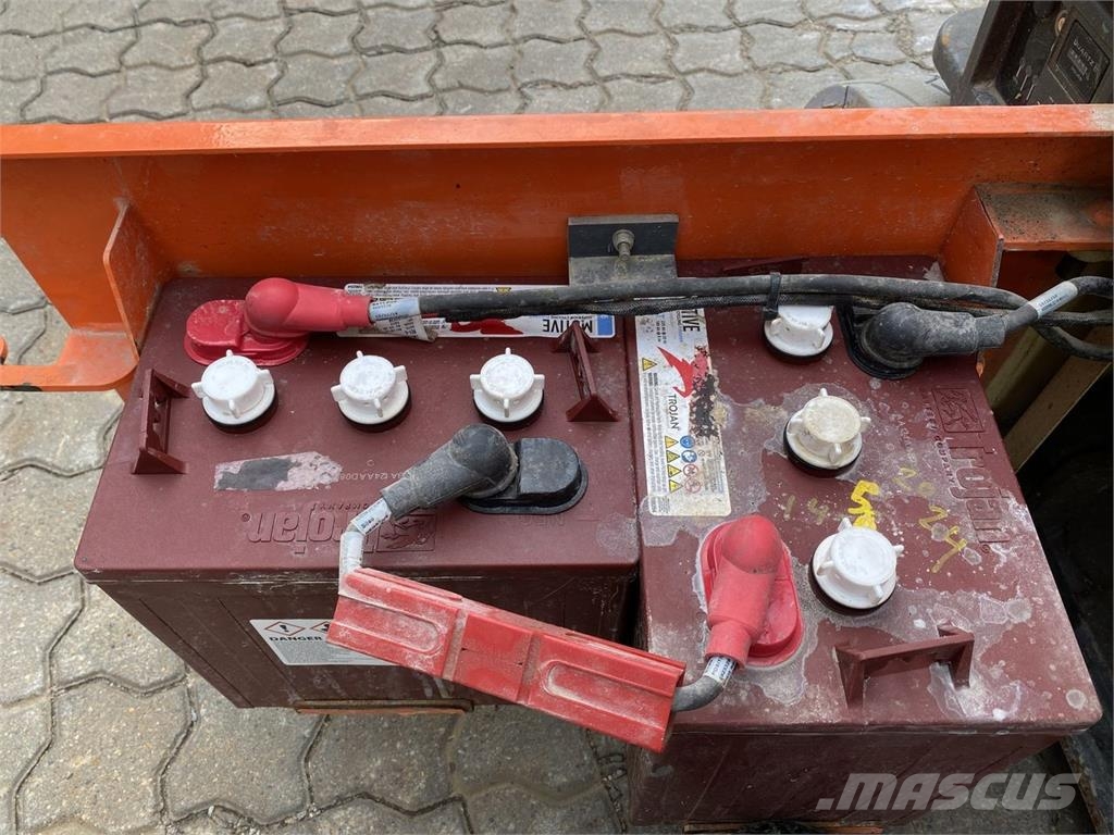 JLG 1230ES Vertical mast lifts