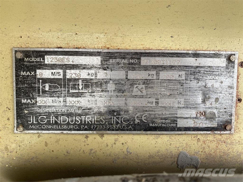 JLG 1230ES Vertical mast lifts