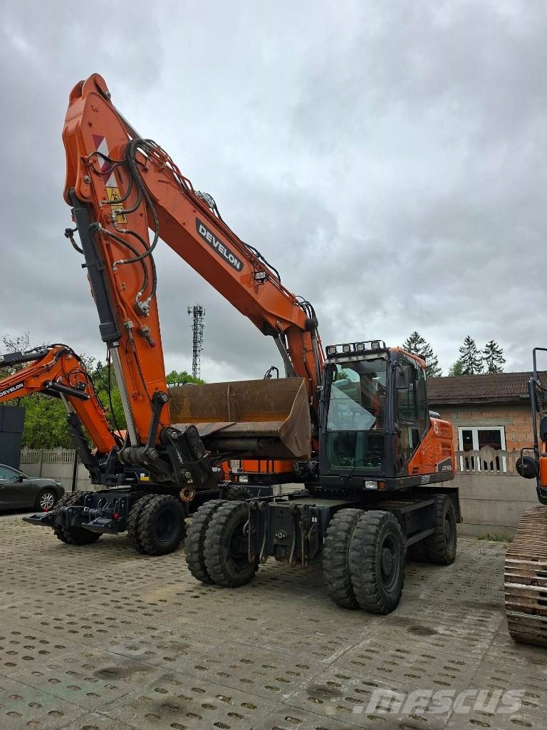 Doosan DX 140 W حفارات بعجل