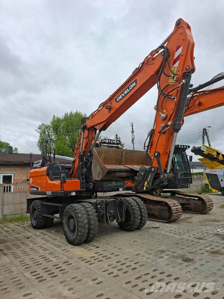 Doosan DX 140 W حفارات بعجل