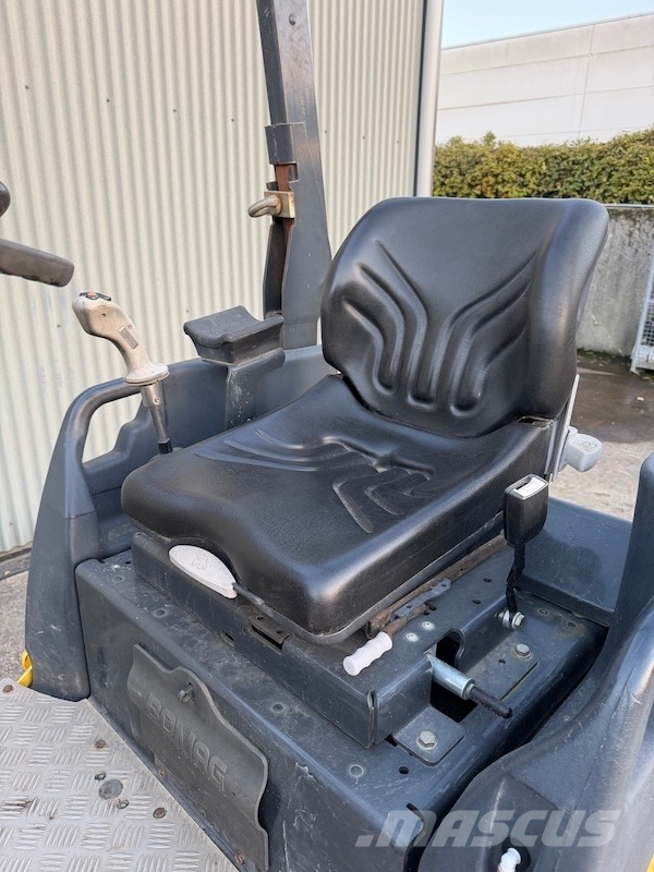 Bomag BW 120 AD-5 مداحل ثنائية الاسطوانة