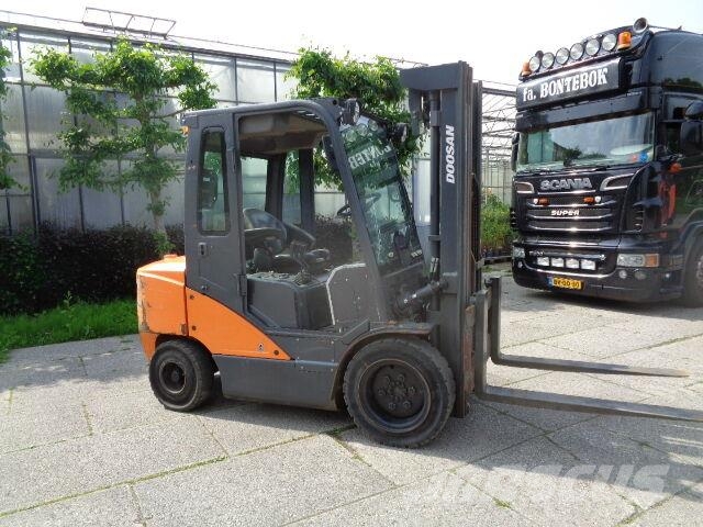 Doosan D35C-7 柴油叉车