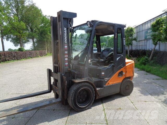 Doosan D35C-7 柴油叉车
