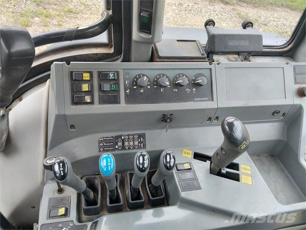 Valtra 8150 HiTech الجرارات
