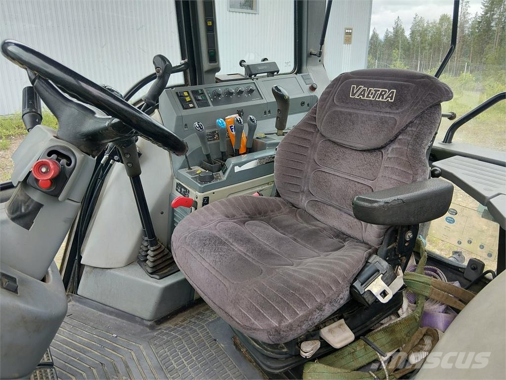 Valtra 8150 HiTech الجرارات