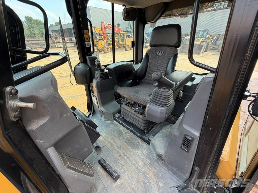 CAT D4 LGP 15A (D6K / D6K2) 크롤러 도저