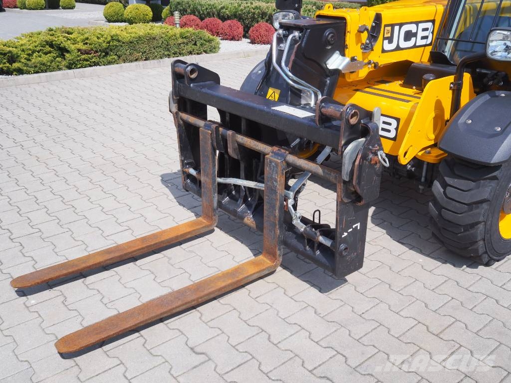 JCB 525-60 Hi-ViZ Redskapsbärare för lantbruk