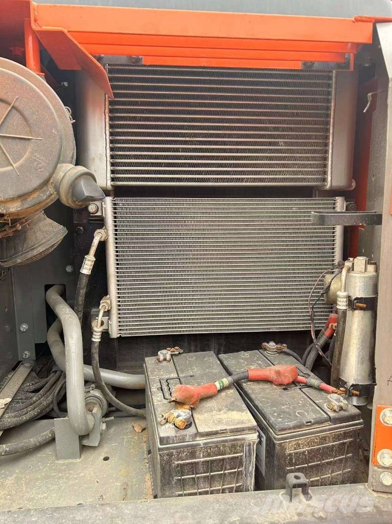 Hitachi ZX 120 حفارات زحافة