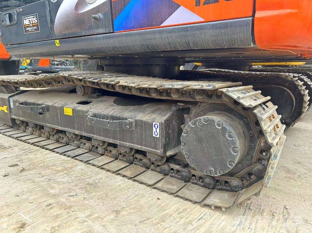 Hitachi ZX 120 حفارات زحافة
