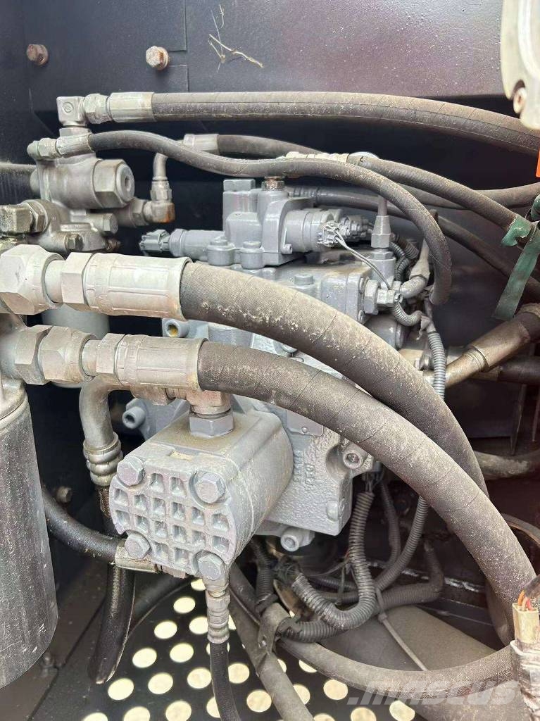 Hitachi ZX 120 حفارات زحافة