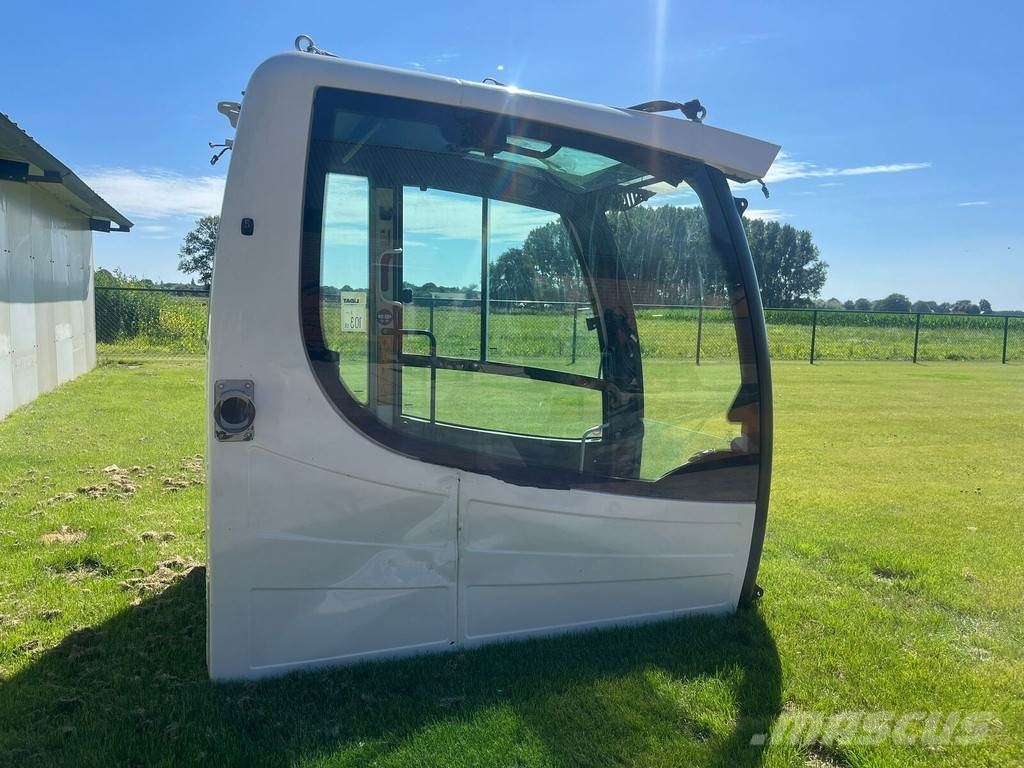 Liebherr 11407040 驾驶室与内部