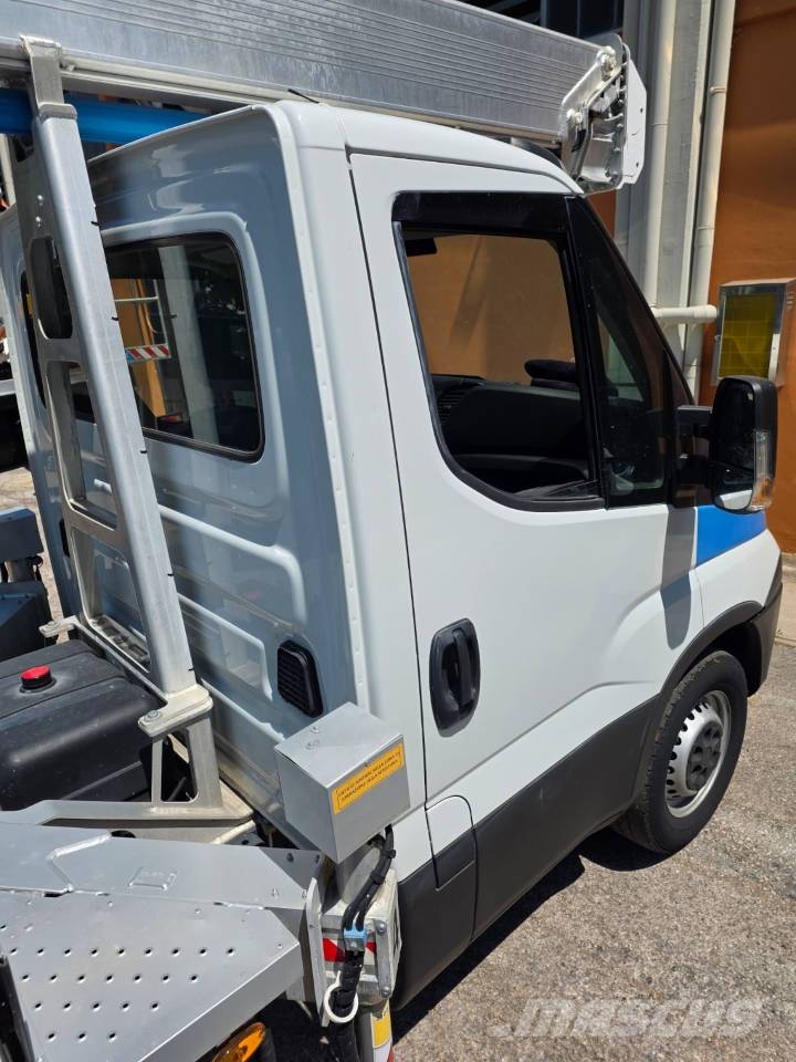 Multitel MZ 250 المنصات الهوائية المثبتة على شاحنة