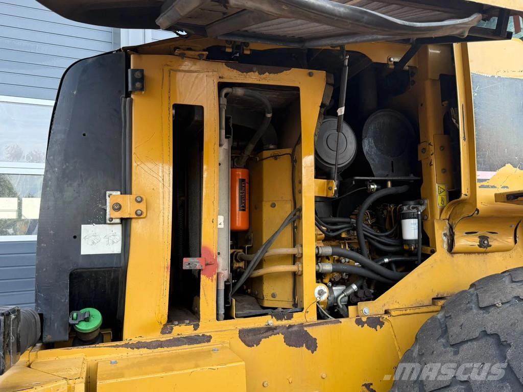 CAT 928G Chargeuse sur pneus