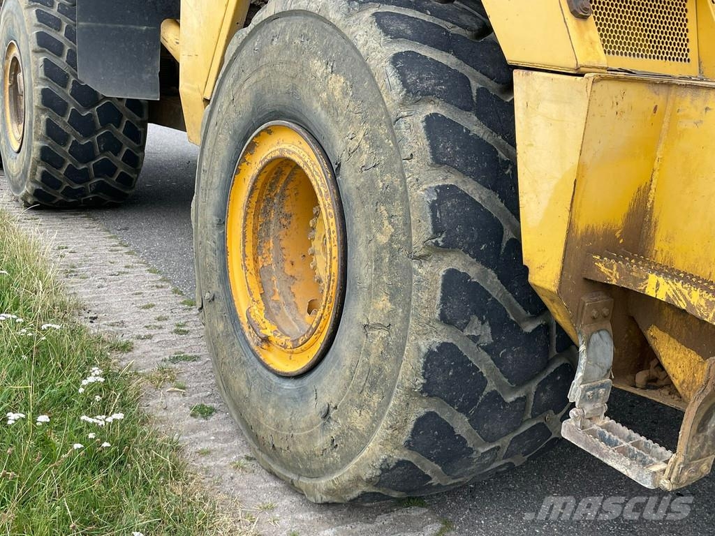 Komatsu HM300 Zglobni demperi