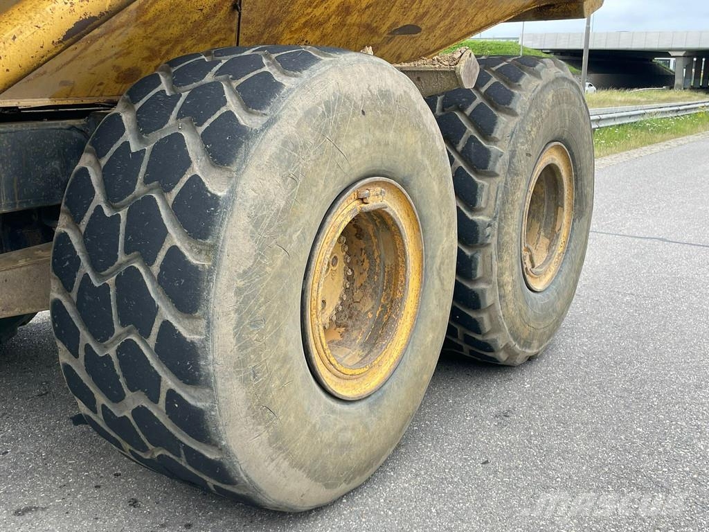 Komatsu HM300 Zglobni demperi