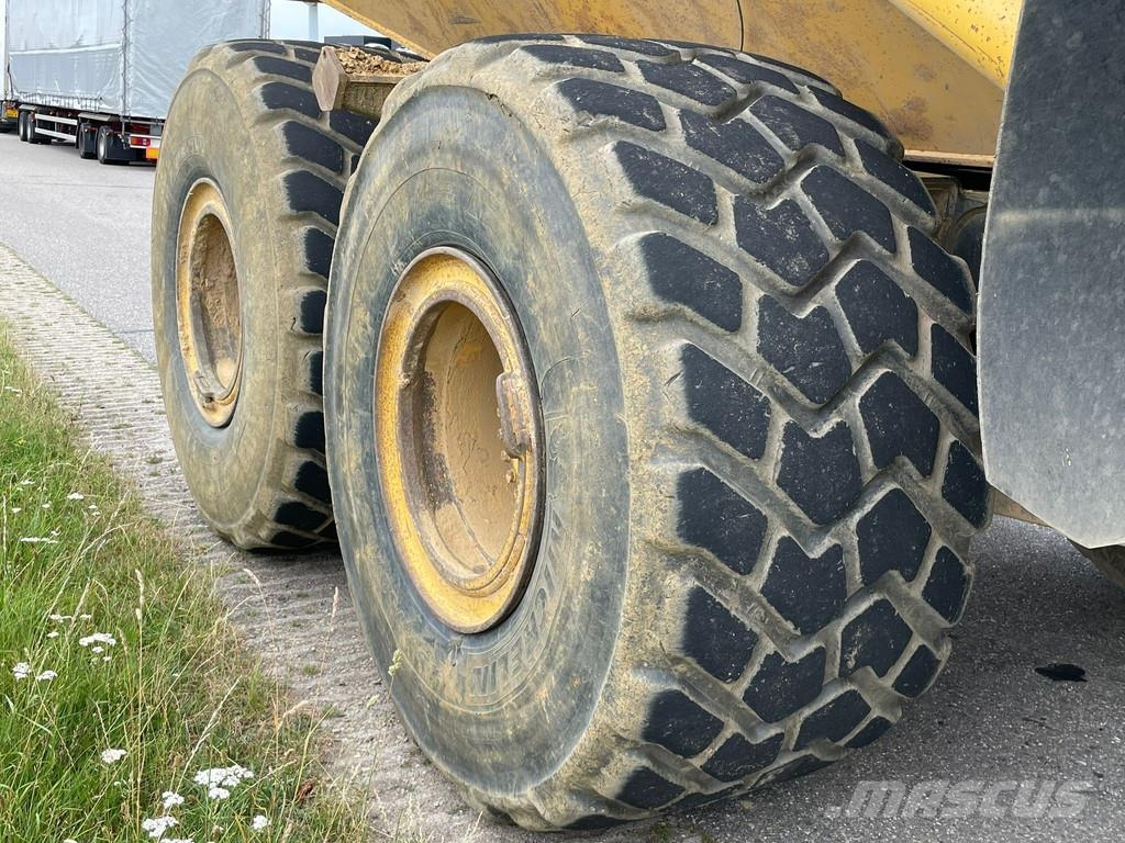Komatsu HM300 Zglobni demperi