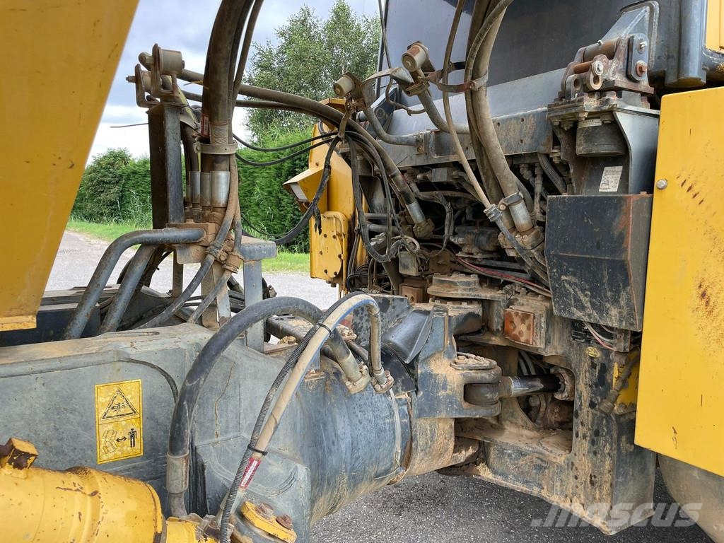 Komatsu HM300 Zglobni demperi