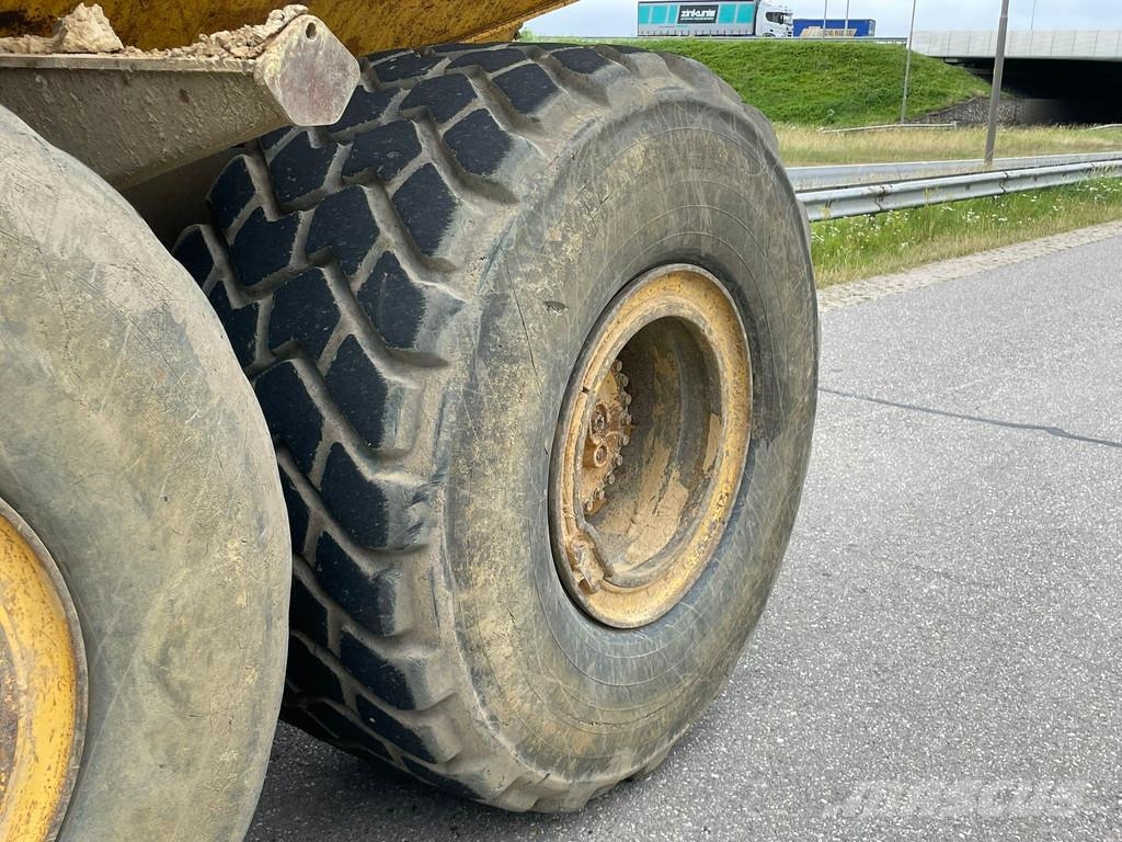 Komatsu HM300 Zglobni demperi