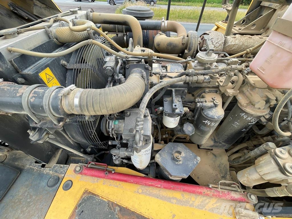 Komatsu HM300 Zglobni demperi