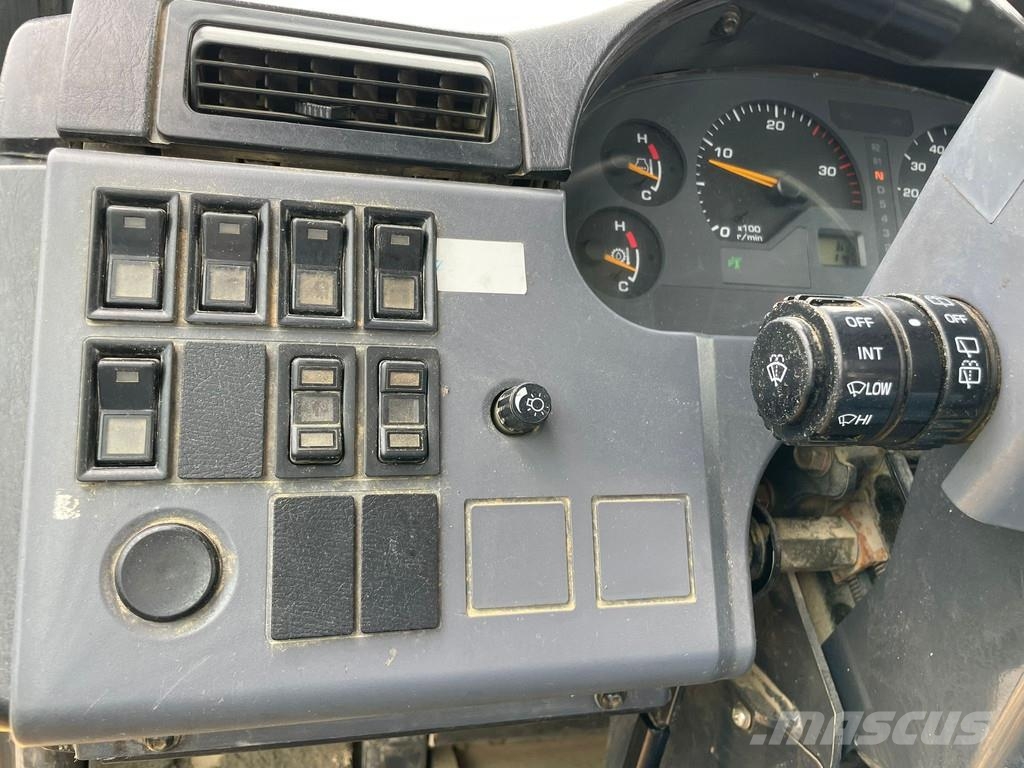 Komatsu HM300 Zglobni demperi