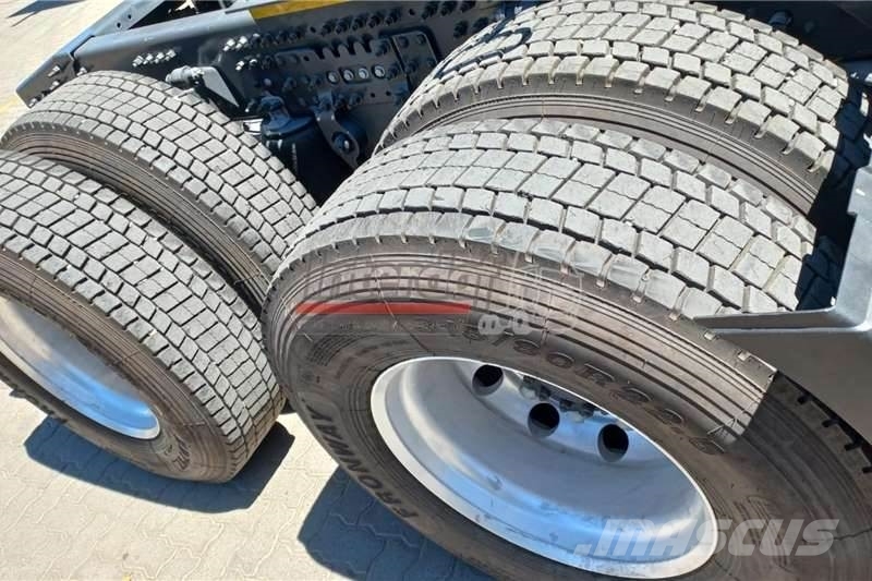 Volvo FH440 with Lifting Axle 其他货车