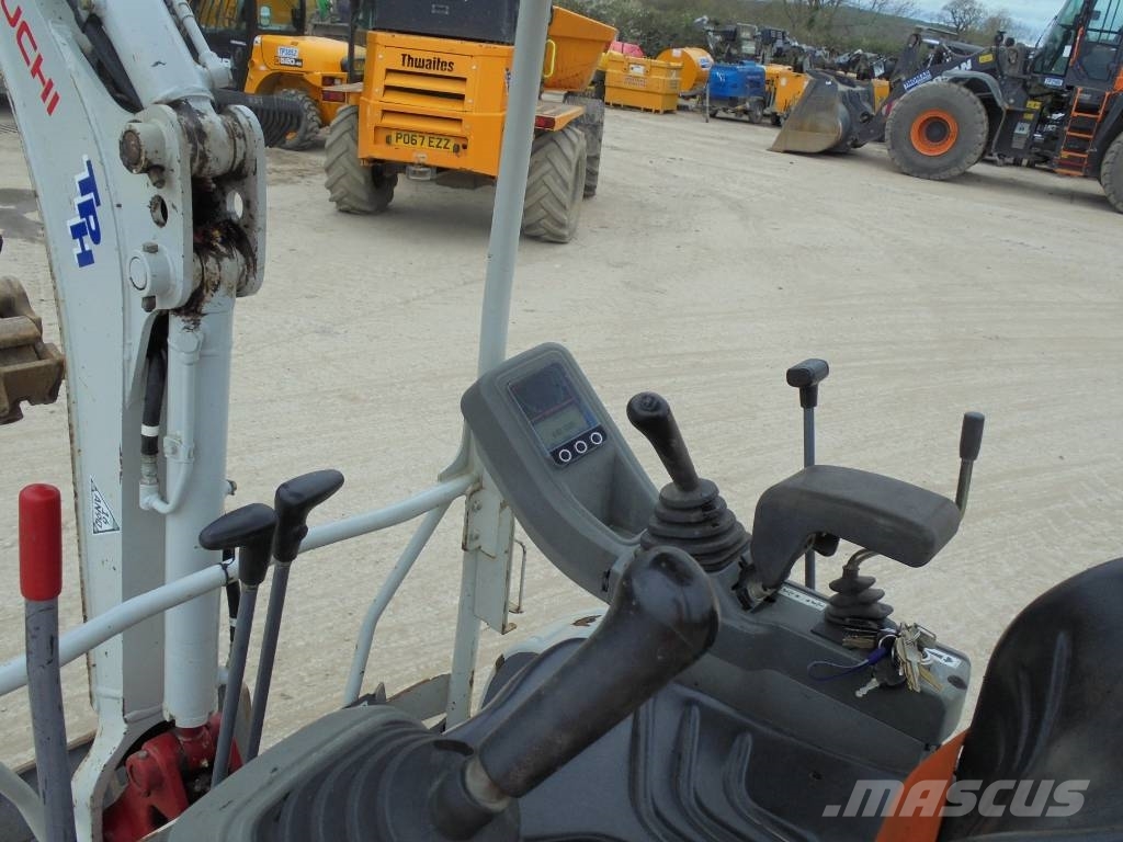 Takeuchi TB215R Mini bageri <7t