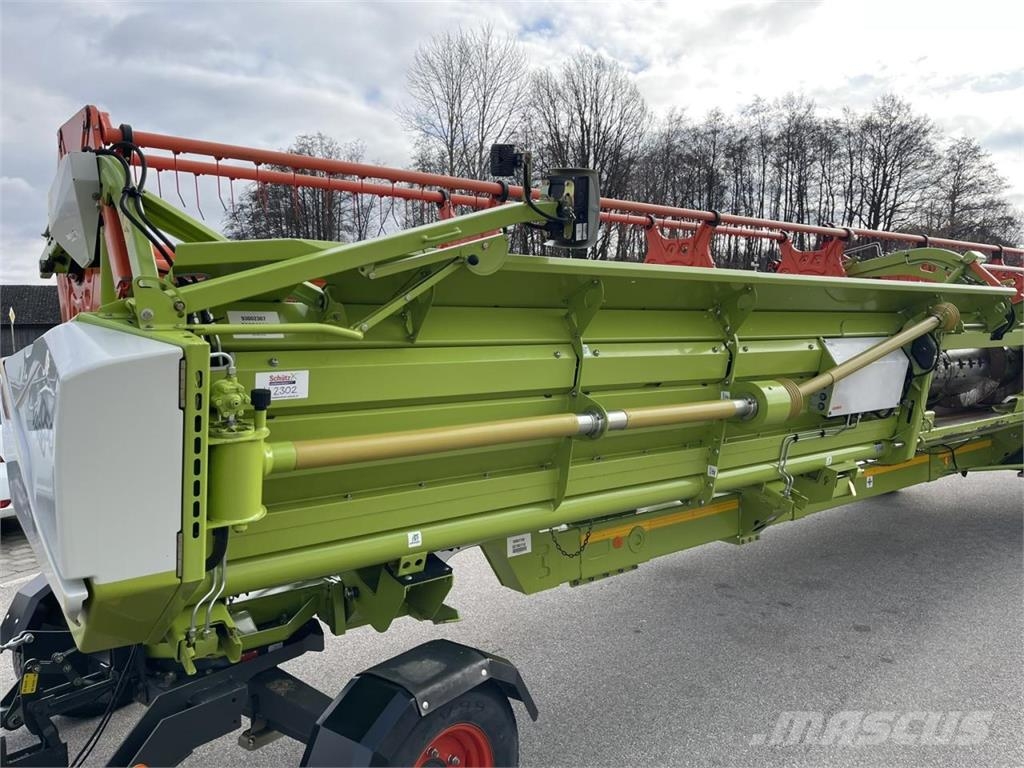CLAAS V1050 mit Laserpilot links und rechts, Raps Combine harvester heads
