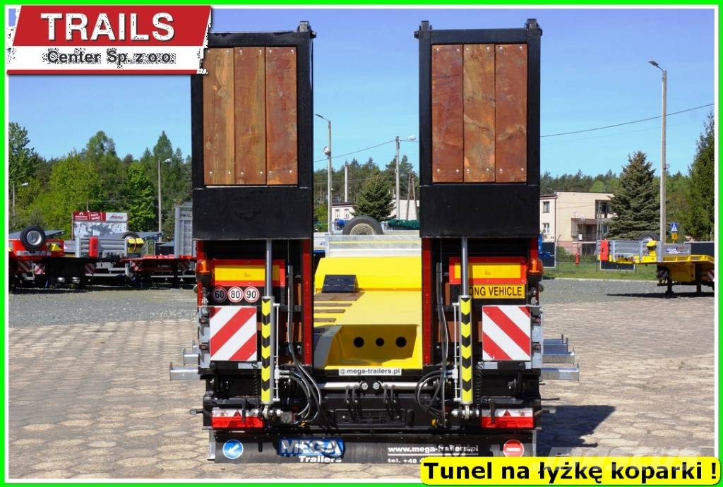 Mega Lowbed 4 axle, DMC 66,0 T, hydraulic ramps, PTO Diepladers