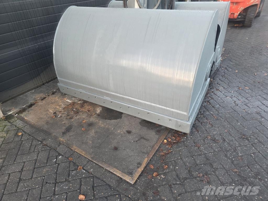  liebherrr gm 20 3500 liter clamshell خطاطيف