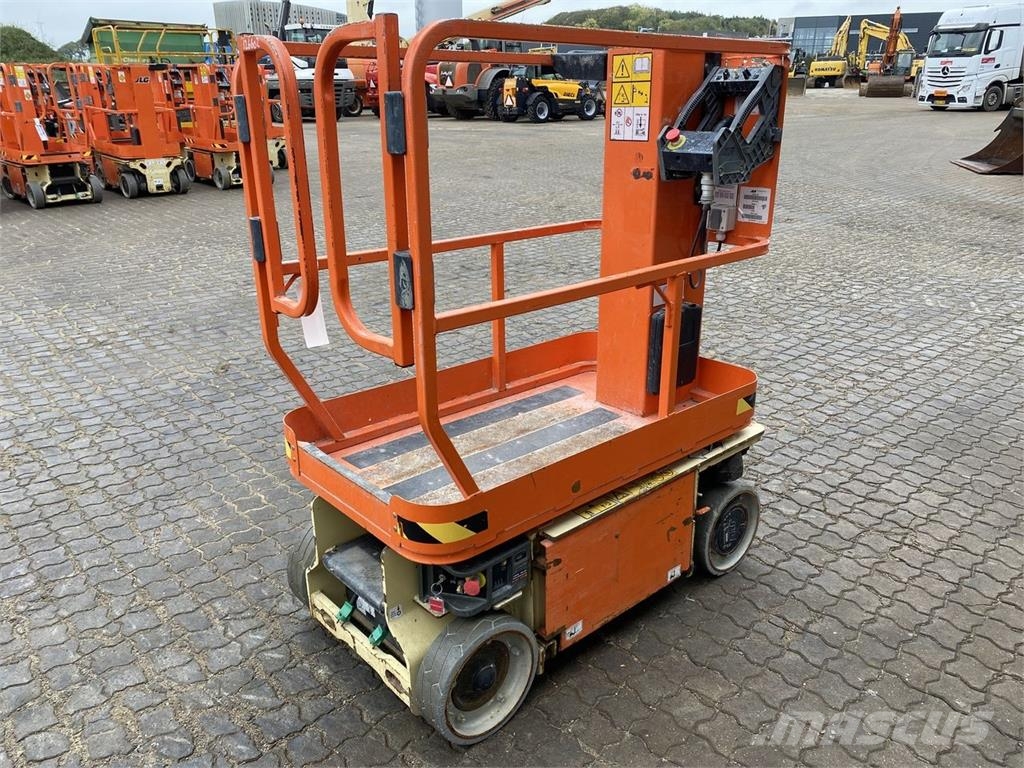 JLG 1230ES Vertical mast lifts