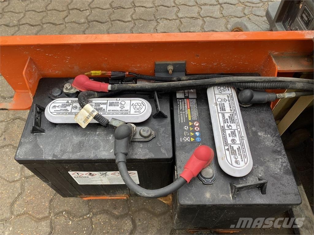 JLG 1230ES Vertical mast lifts