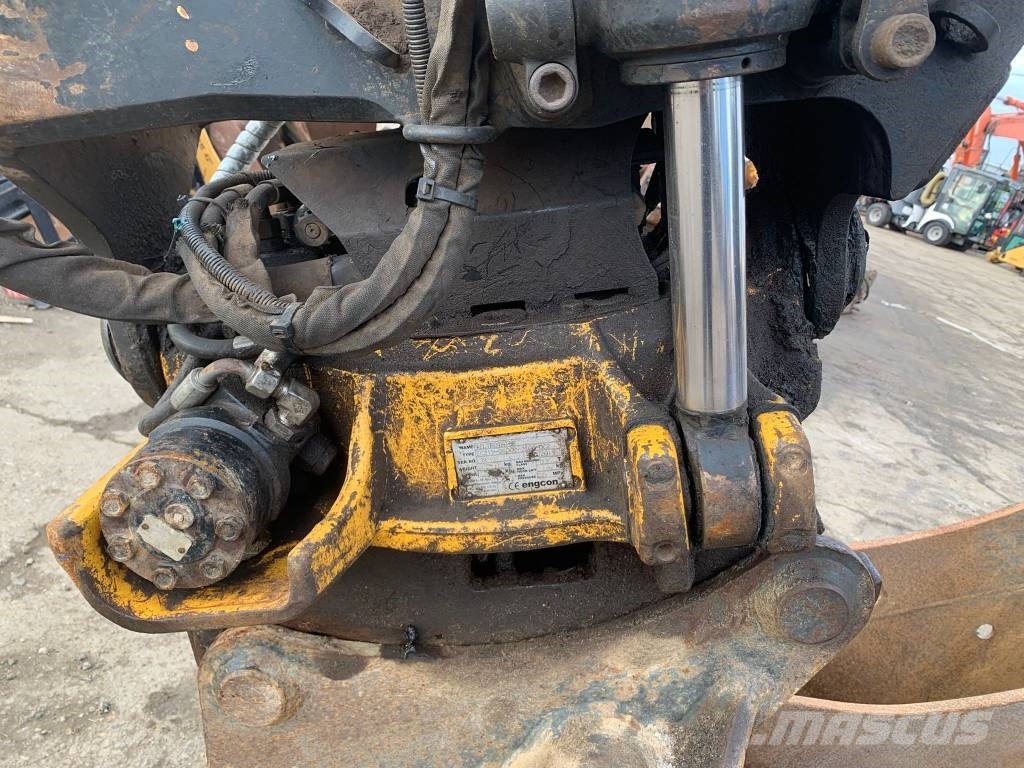 JCB JS145W+Engcon Rototilt EC219 Excavadoras de ruedas