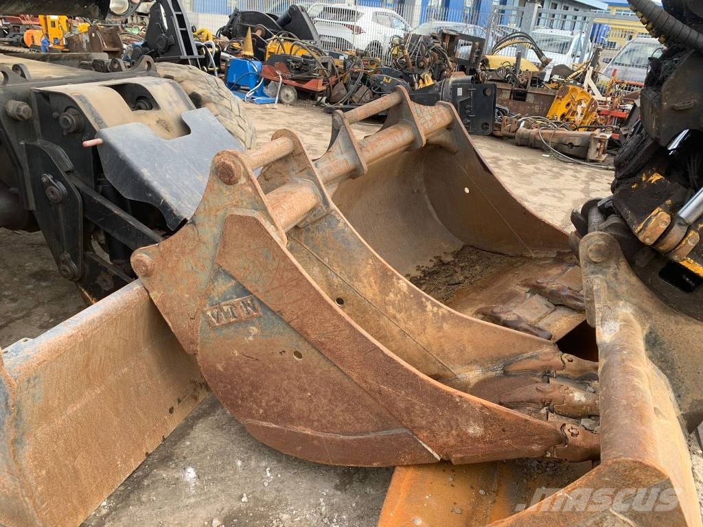 JCB JS145W+Engcon Rototilt EC219 Excavadoras de ruedas
