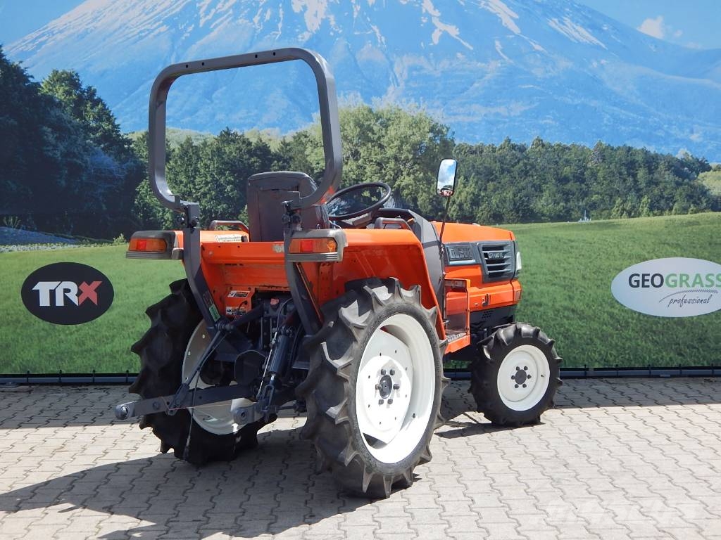 Kubota GL 201 جرارات مدمجة